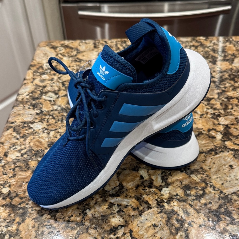 Adidas Athletic Shoes/Sneakers Size 5.5